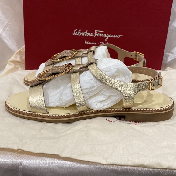 Salvatore Ferragamo brand new gold flat authentic sandals with buckle - Picture 10 of 14